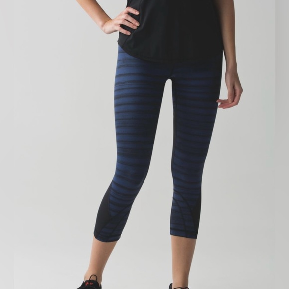 Lululemon Run Inspire Crop II *Full-On Luxtreme (Mesh) - Picture 4 of 13